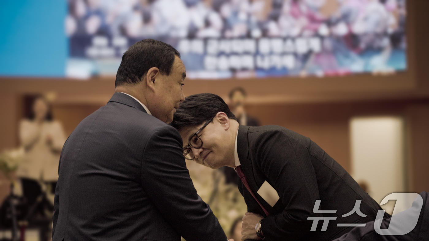 (서울=뉴스1) = 한동훈 국민의힘 대선 경선 후보가 23일 서울 여의도 순복음교회에서 열린 '한국기독교 140주년 기념예배'에 참석하고 있다. (한동훈 캠프 제공, 재판매 및 D …