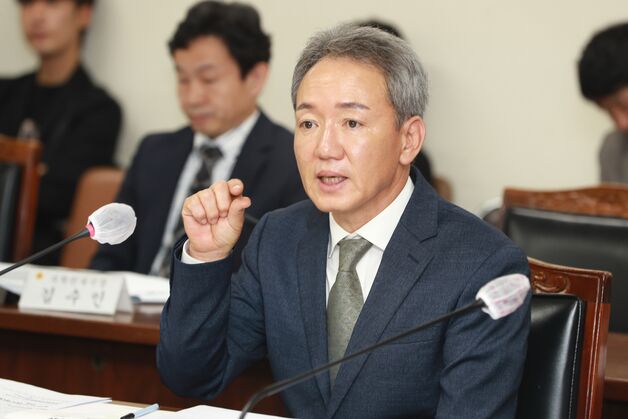 '청탁금지법 위반 논란' 충북TP 원장 후보 인사청문 통과