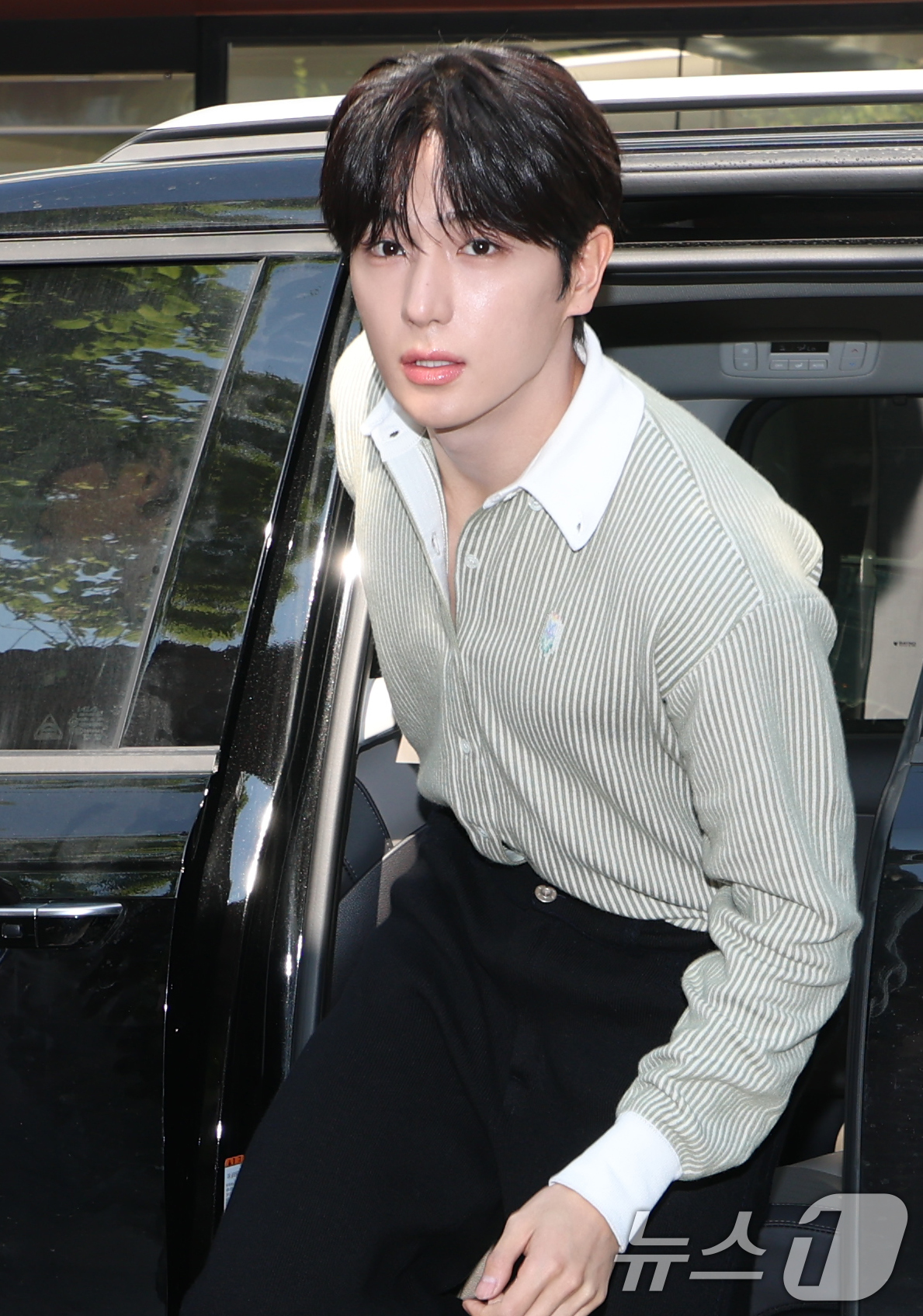 (서울=뉴스1) 권현진 기자 = 더보이즈 현재가 23일 오후 서울 강남구 꽁티드툴레아에서 열린 프리미엄 캐시미어 브랜드 ‘배리(BARRIE)’ 옥스포드 이벤트 포토콜 행사에 참석하 …