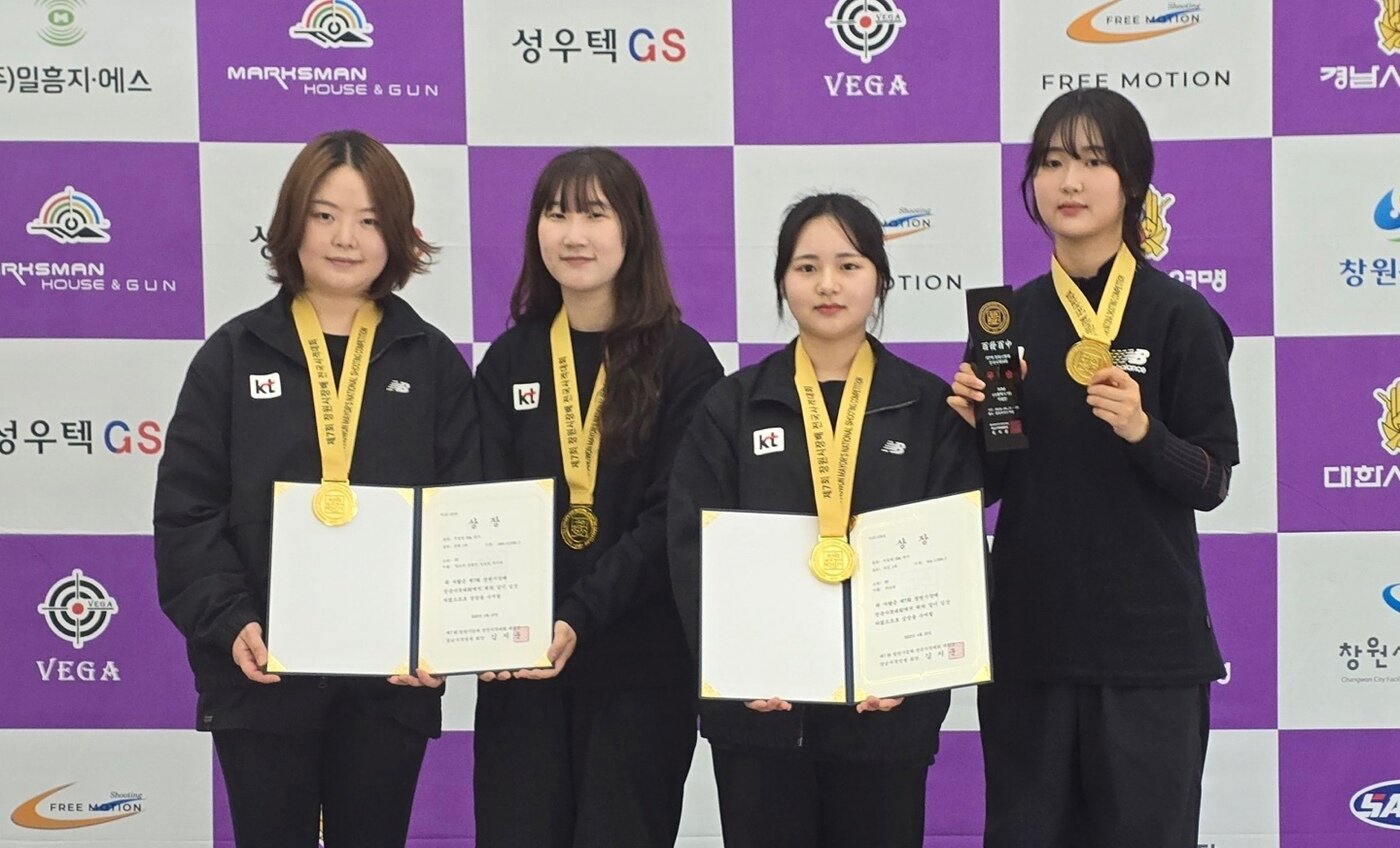 본문 이미지 - 단체전 금메달을 수확한 KT 김용경, 문경민, 박소연, 한가을(왼쪽부터). (KT 제공)