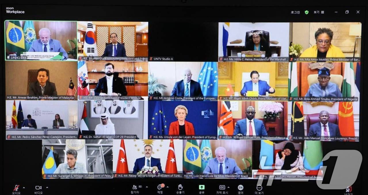 (서울=뉴스1) 임세영 기자 = 한덕수 대통령 권한대행 국무총리가 지난 23일 서울 종로구 정부서울청사에서 화상으로 개최된 UN 기후 정상회의에 참석하고 있다. (총리실 제공, 재 …