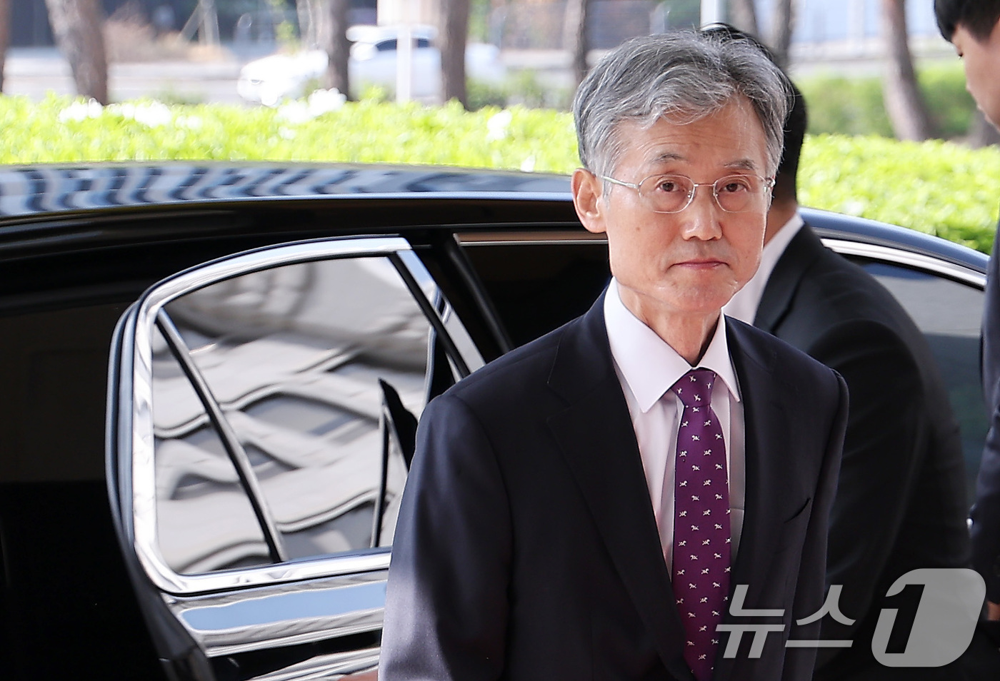 (서울=뉴스1) 김성진 기자 = 조희대 대법원장이 24일 오전 서울 서초구 대법원으로 출근하고 있다.대법원 전원합의체(전합)는 이날 이재명 더불어민주당 대선 경선 후보의 공직선거법 …