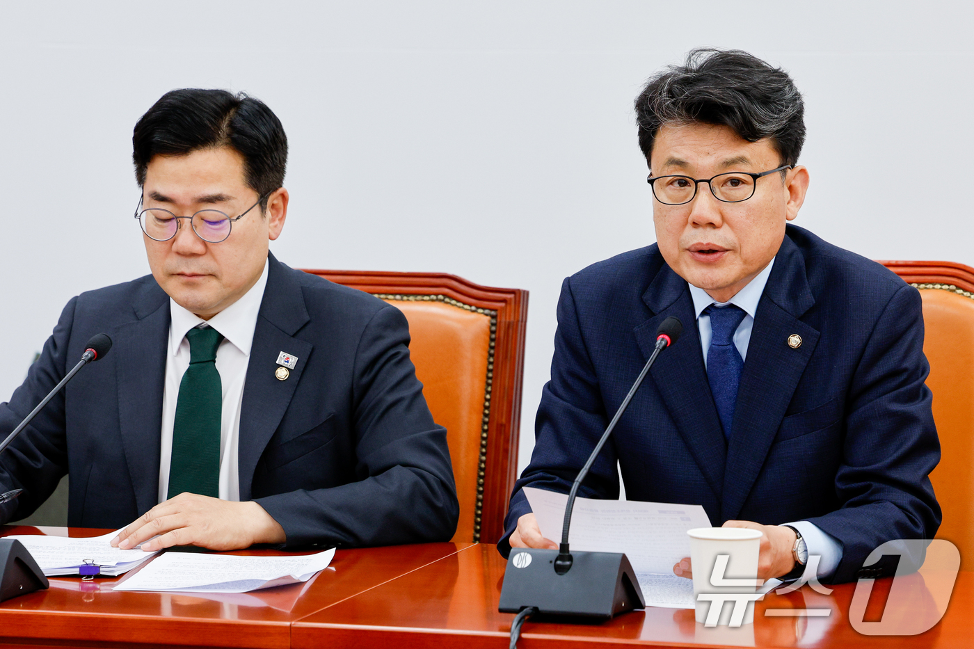 (서울=뉴스1) 안은나 기자 = 진성준 더불어민주당 정책위의장이 24일 오전 서울 여의도 국회에서 열린 정책조정회의에 참석해 발언하고 있다. 2025.4.24/뉴스1