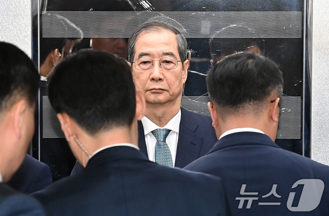 (서울=뉴스1) 이재명 기자 = 한덕수 대통령 권한대행 국무총리가 24일 추가경정예산안 시정연설을 하기 위해 국회로 들어서고 있다.(공동취재) 2025.4.24/뉴스1