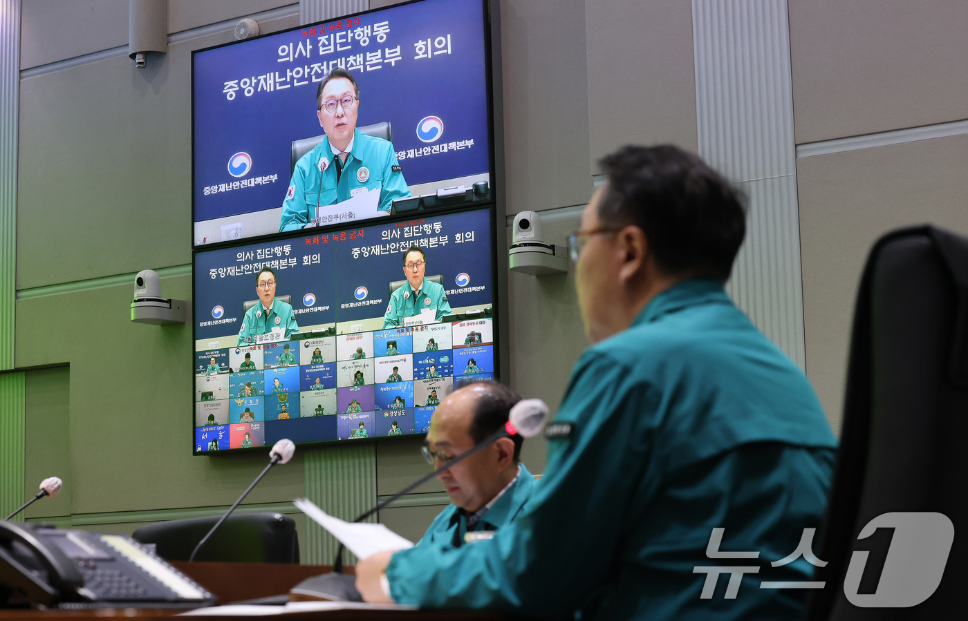 (서울=뉴스1) 임세영 기자 = 박민수 중앙재난안전대책본부 제1총괄조정관(보건복지부 제2차관)이 24일 오전 서울 종로구 정부서울청사에서 열린 의사 집단행동 중앙재난안전대책본부 회 …