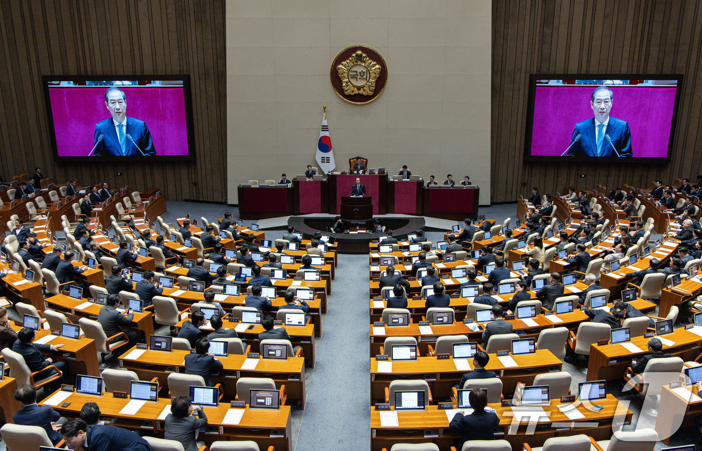 (서울=뉴스1) 이재명 기자 = 한덕수 대통령 권한대행 국무총리가 24일 오전 서울 여의도 국회 본회의장에서 열린 제424회 국회(임시회) 제6차 본회의에서 2025년도 제1회 추 …