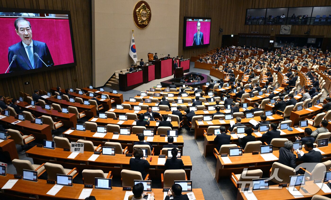 본문 이미지 - 한덕수 대통령 권한대행 국무총리가 24일 오전 서울 여의도 국회 본회의장에서 열린 제424회 국회(임시회) 제6차 본회의에서 2025년도 제1회 추가경정예산안에 대한 정부의 시정연설을 하고 있다.(공동취재)2025.4.24/뉴스1 ⓒ News1 이재명 기자