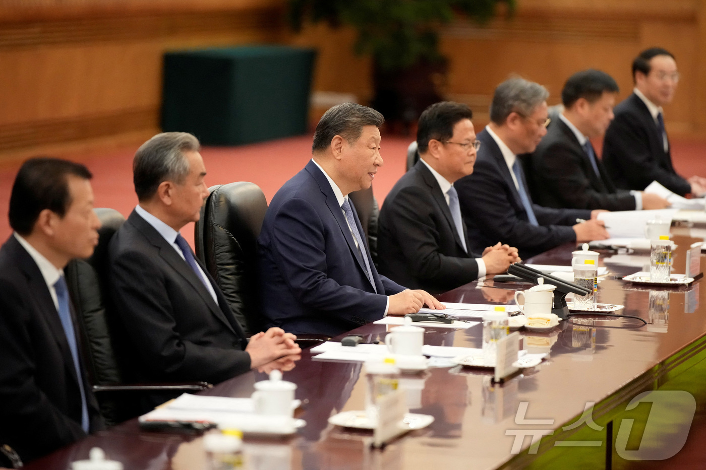 (베이징 로이터=뉴스1) 우동명 기자 = 시진핑 중국 국가주석이 23일(현지시간) 베이징 인민대회당에서 일함 알리예프 아제르바이잔 대통령과 회담을 하고 있다. 2025.04.24ⓒ …