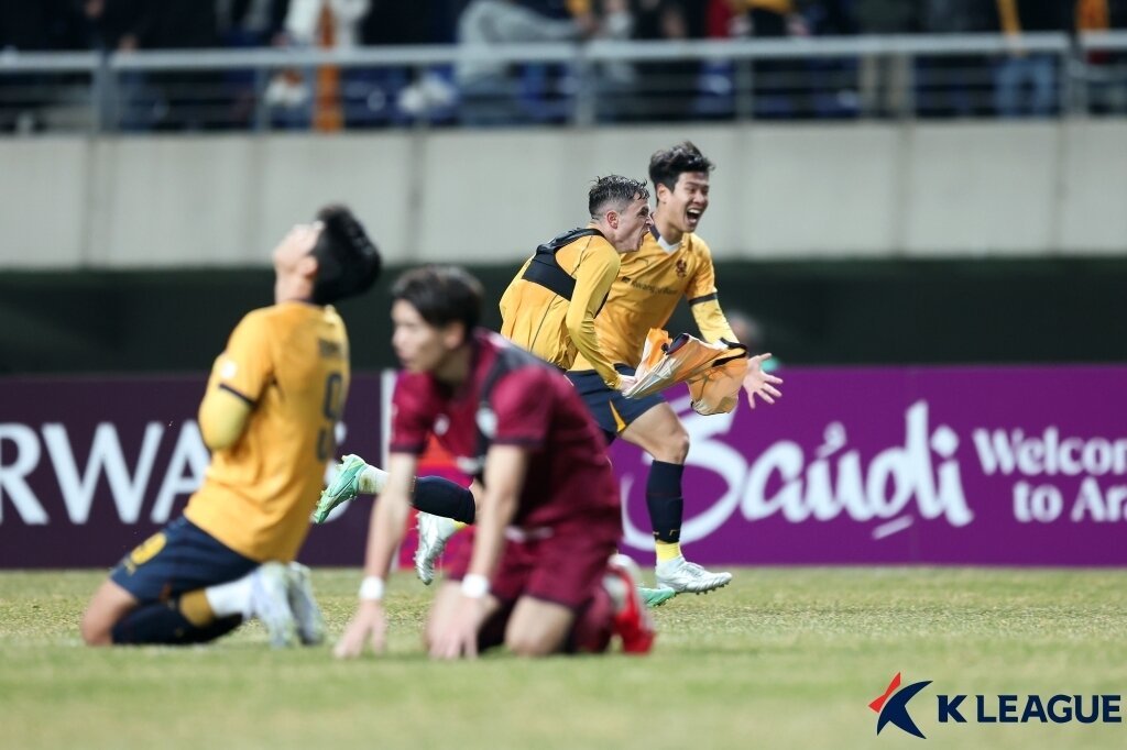 본문 이미지 - 알힐랄과 광주는, 선수단 규모에서는 다윗과 골리앗이다. 하지만 축구공은 둥글고, 광주는 이미 많은 기적을 써내고 있다. &#40;한국프로축구연맹 제공&#41;