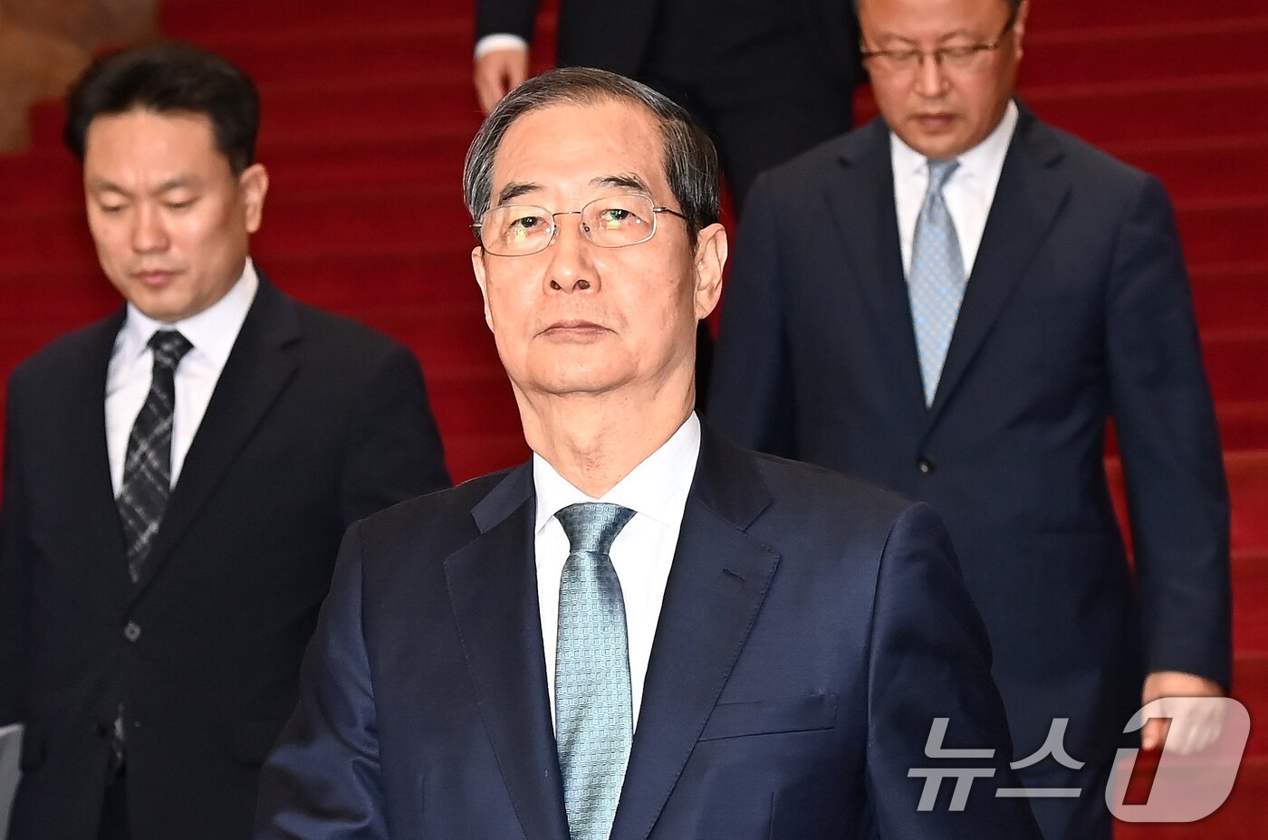 본문 이미지 - 한덕수 대통령 권한대행 국무총리가 24일 오전 서울 여의도 국회 본회의장에서 추가경정예산안 시정연설을 마친 뒤 이동하고 있다. (공동취재) 2025.4.24/뉴스1 ⓒ News1 이재명 기자
