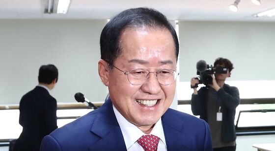 긴급 기자회견 마친 홍준표 후보