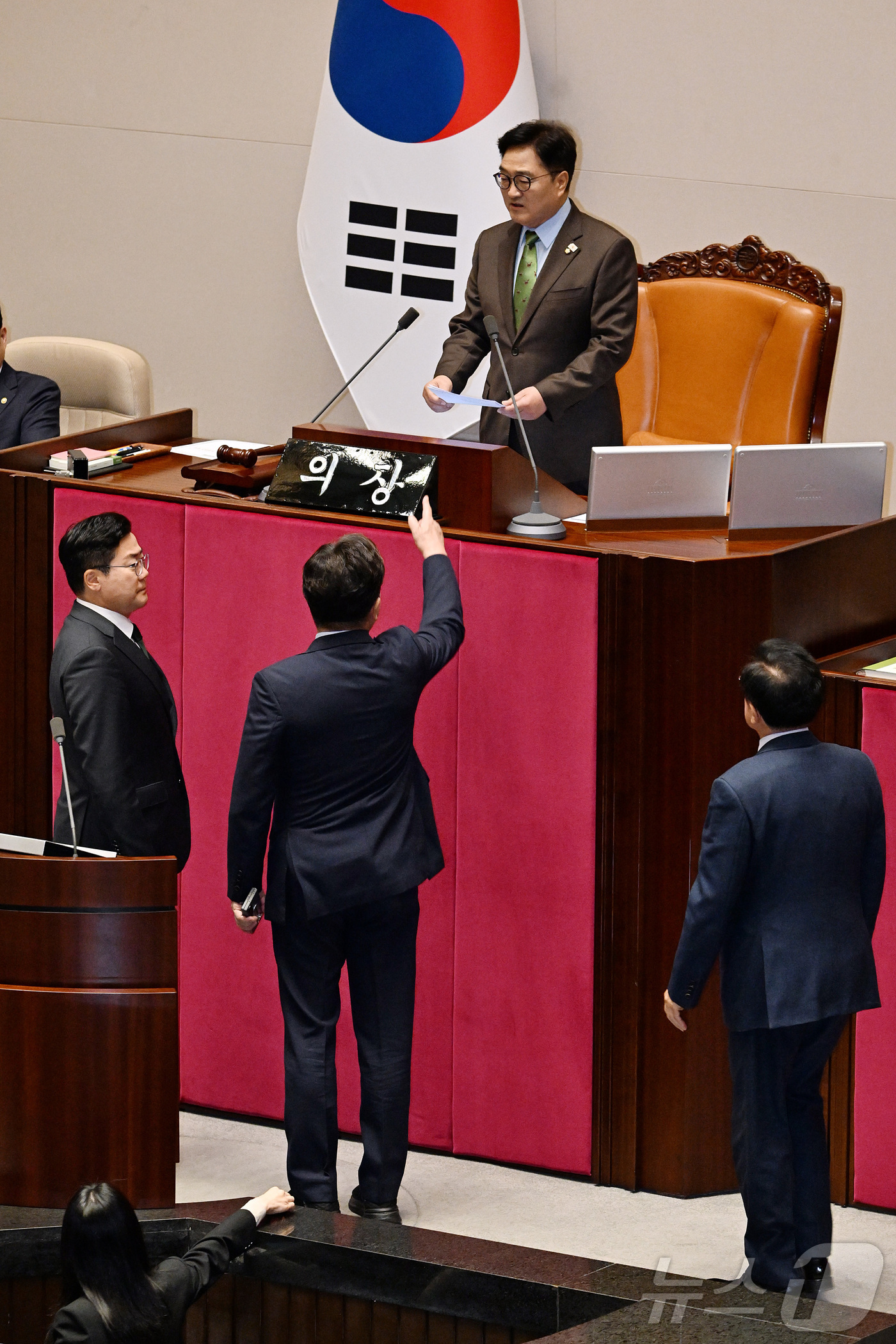 (서울=뉴스1) 이재명 기자 = 24일 서울 여의도 국회 본회의장에서 한덕수 대통령 권한대행 국무총리의 2025년도 제1회 추가경정예산안에 대한 정부의 시정연설 이후 우원식 국회의 …