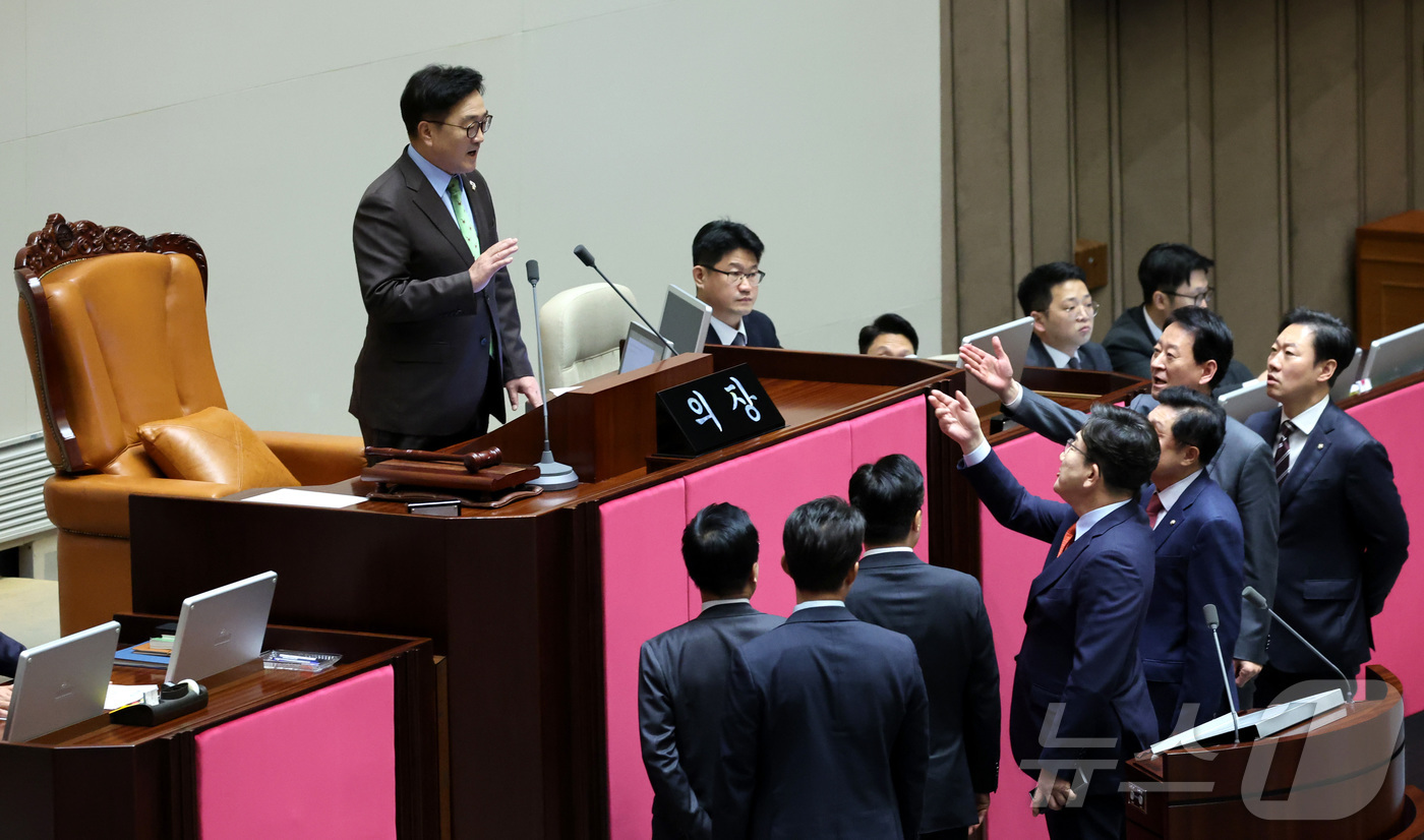 (서울=뉴스1) 이재명 기자 = 24일 서울 여의도 국회 본회의장에서 한덕수 대통령 권한대행 국무총리의 2025년도 제1회 추가경정예산안에 대한 정부의 시정연설 이후 우원식 국회의 …