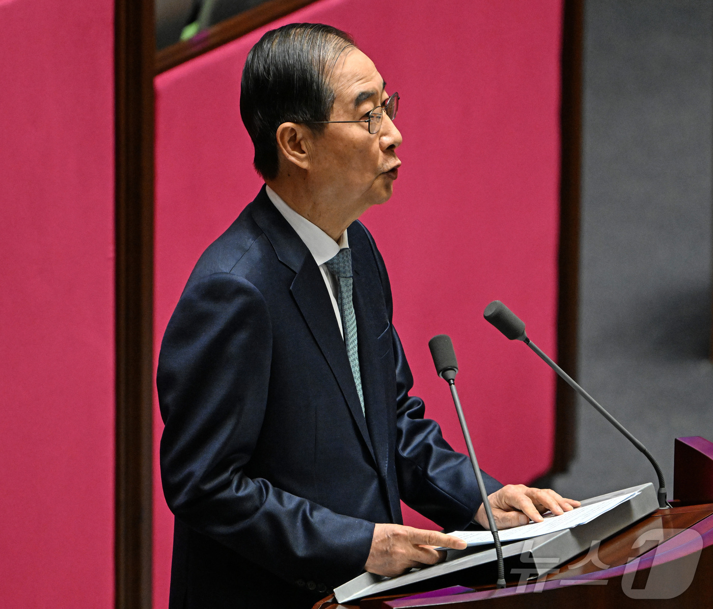 (서울=뉴스1) 이재명 기자 = 한덕수 대통령 권한대행 국무총리가 24일 국회에서 열린 본회의에서 2025년도 제1회 추가경정예산안에 대한 정부의 시정연설을 하고 있다. (공동취재 …