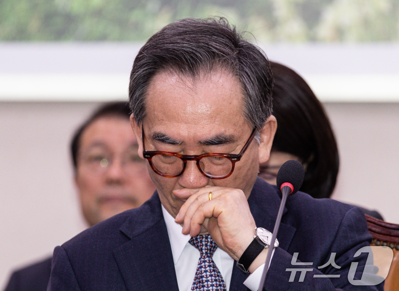 (서울=뉴스1) 이재명 기자 = 조태열 외교부 장관이 24일 오전 서울 여의도 국회에서 열린 제424회 국회(임시회) 외교통일위원회 제2차 전체회의에서 잠시 생각에 잠겨 있다. 2 …