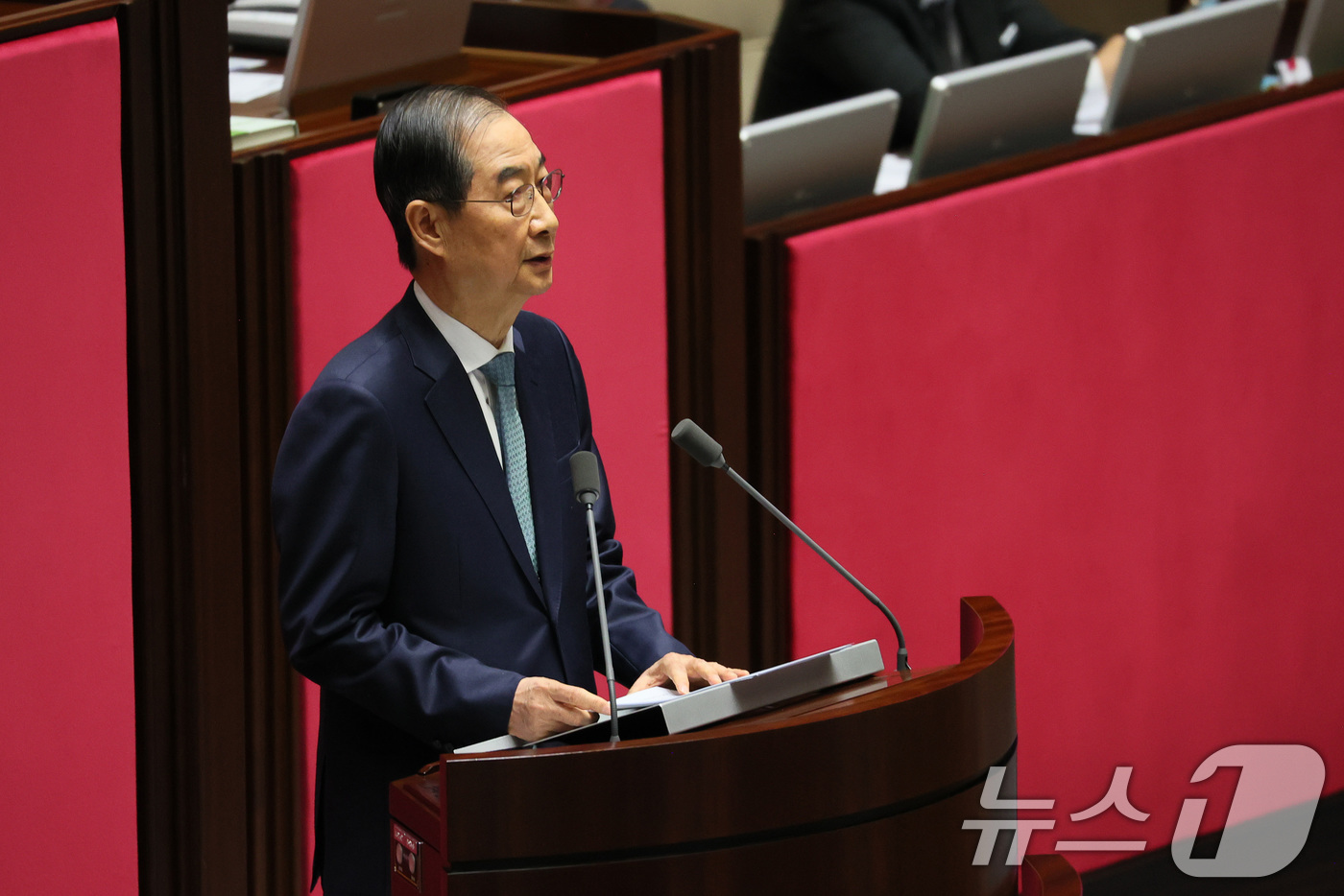 (서울=뉴스1) 임세영 기자 = 한덕수 대통령 권한대행 국무총리가 24일 서울 여의도 국회 본회의장에서 2025년도 제1회 추가경정예산안에 대한 정부의 시정연설을 하고 있다. (총 …