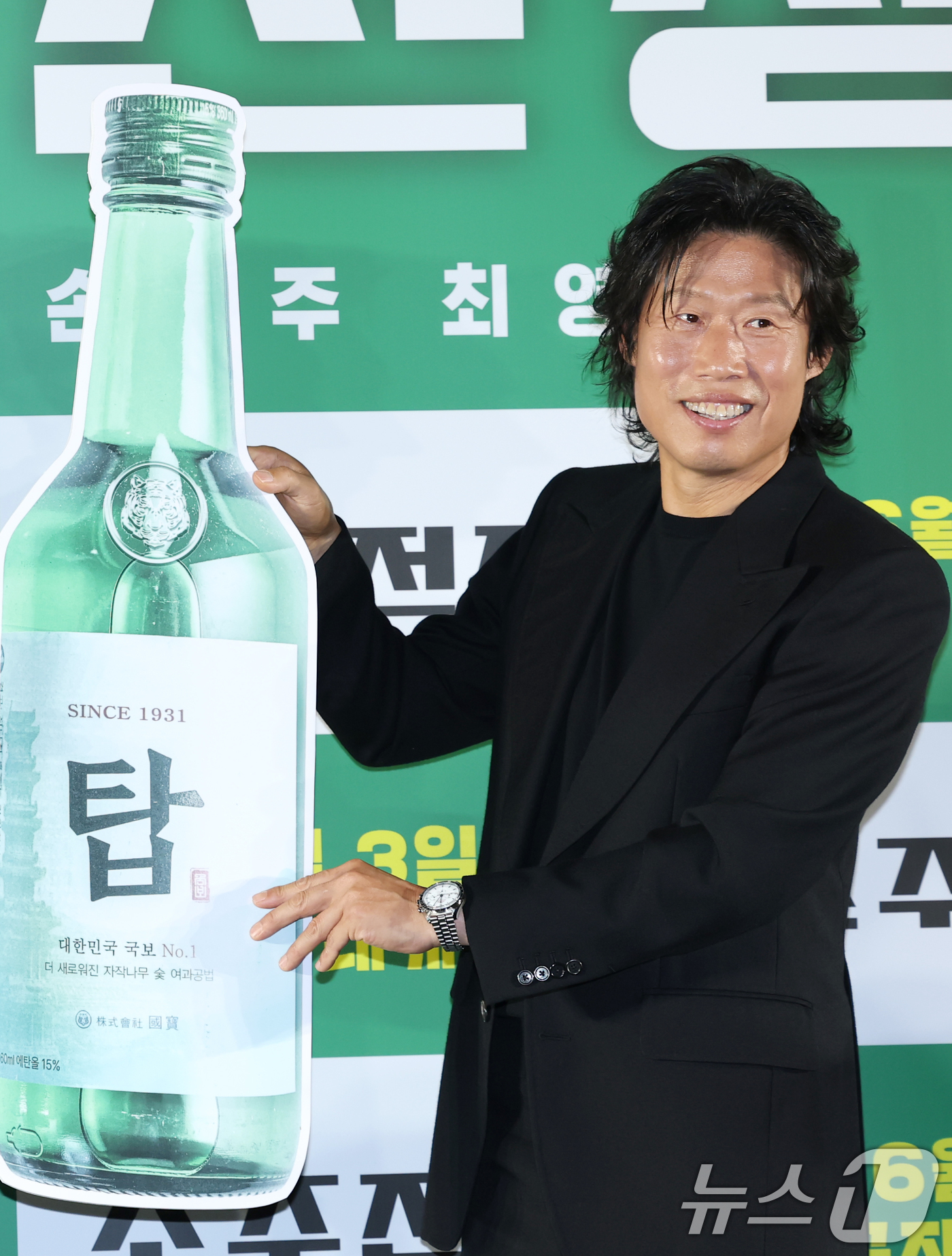 (서울=뉴스1) 권현진 기자 = 배우 유해진이 24일 오전 서울 강남구 삼성동 메가박스 코엑스점에서 열린 영화 '소주전쟁' 제작보고회에 참석해 포즈를 취하고 있다.영화 ‘소주전쟁’ …