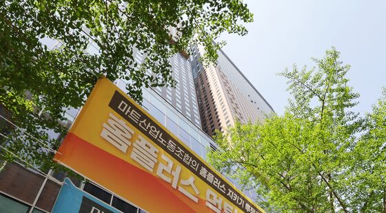 검찰, MBK파트너스 본사 등 12곳 압수수색