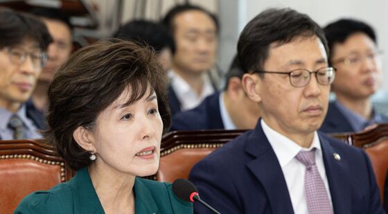 퇴장 거부 의사 밝히는 박선영 위원장