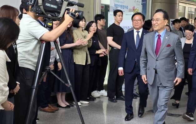 '빛 바랜 청사진' 박상돈 전 천안시장, 불법 선거운동으로 중도하차