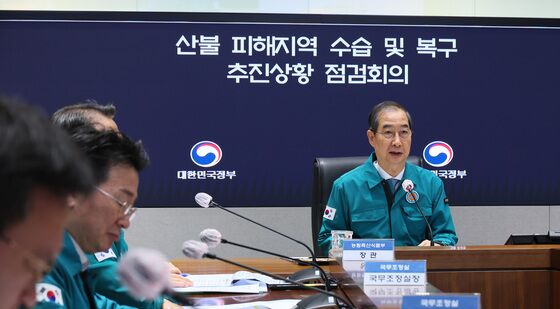 한덕수 권한대행, 산불 피해지역 수습 및 복구 추진상황 점검회의 주재