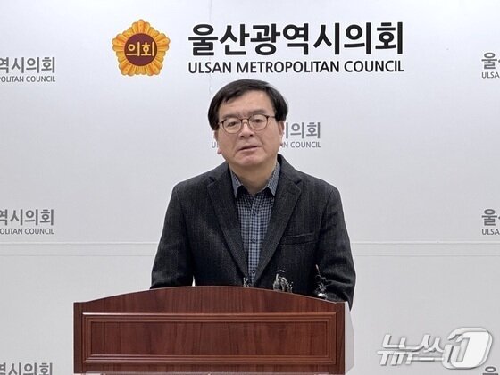 본문 이미지 - 홍성우 울산시의회 의원이 시의회 프레스센터에서 기자회견을 열고 공개사과했다.2024.1.14./뉴스1 김세은 기자