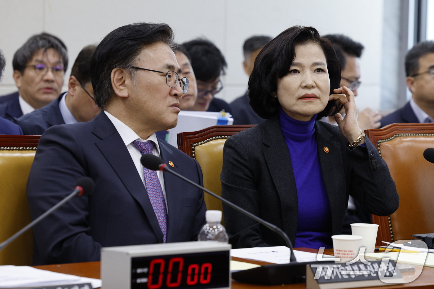 (서울=뉴스1) 안은나 기자 = 유상임 과학기술정보통신부 장관과 이진숙 방송통신위원장이 24일 서울 여의도 국회에서 열린 과학기술정보방송통신위원회 제424회국회(임시회) 제4차 전 …