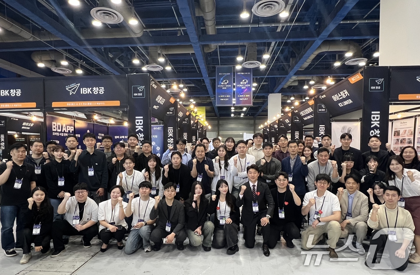 (서울=뉴스1) = IBK기업은행의 창업육성 플랫폼 IBK창공이 오는 26일까지 서울 강남구 코엑스에서 개최되는 '2025 월드IT쇼'에 참가한다고 밝혔다.IBK창공 참여기업 관계 …