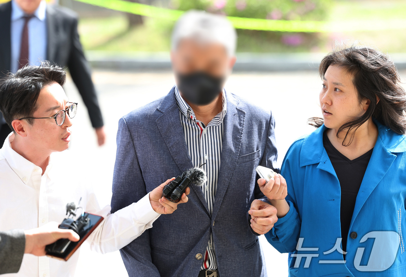 (의성=뉴스1) 공정식 기자 = '경북 산불'을 유발해 산림보호법상 실화 혐의를 받는 50대 성묘객 A씨가 24일 오후 대구지방법원 의성지원에서 열린 구속 전 피의자 심문(영장실질 …