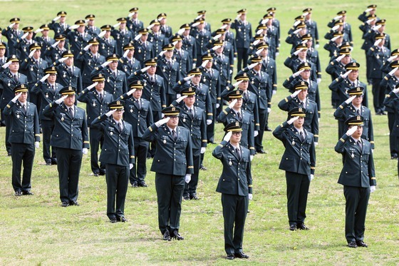 2026년도 의무·수의 사관 임관…가족 군의관·6·25 참전용사 후손 등 눈길