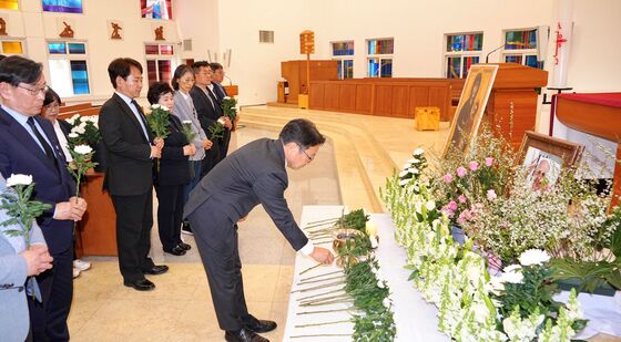 강기정 시장, 프란치스코 교황 분향소 헌화