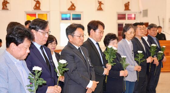 강기정 광주시장, 프란치스코 교황 분향소 조문