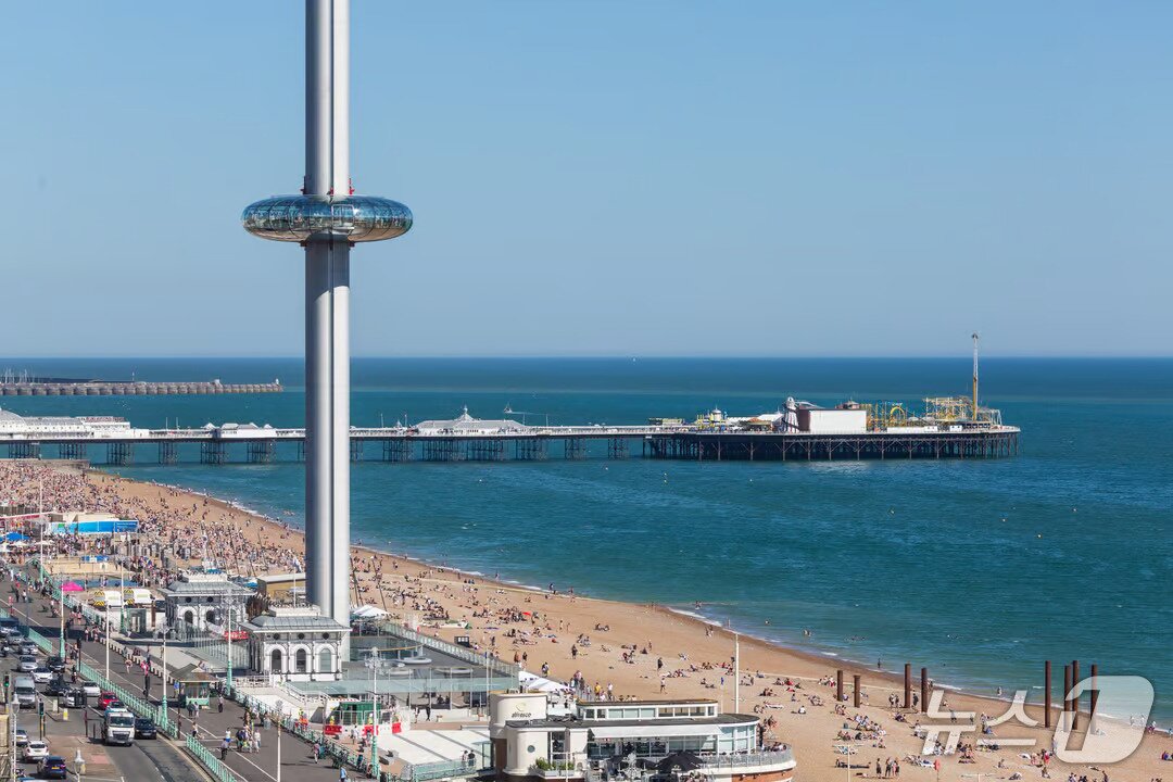 본문 이미지 - 영국 '브라이튼 i360' 전망대.(브라이튼 i360 홈페이지 캡처, 재판매 및 DB 금지) 2025.4.24/뉴스1