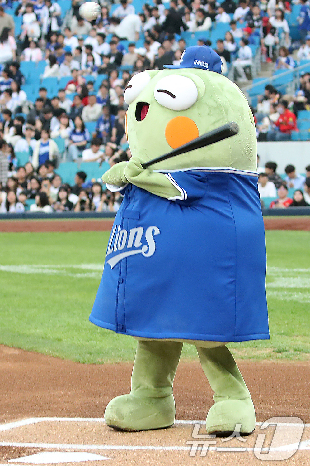 (대구=뉴스1) 공정식 기자 = 24일 오후 대구 수성구 삼성라이온즈파크에서 열린 프로야구 '2025 신한 SOL뱅크 KBO 리그' 기아 타이거즈와 삼성 라이온즈의 경기, 수성구민 …