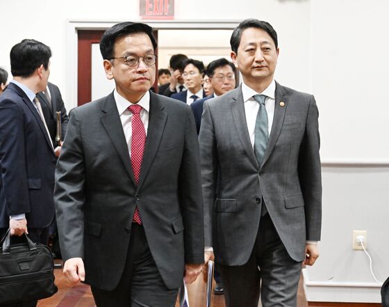 윤석열 갔던 체코…최상목이 '원전 외교' 이어받나