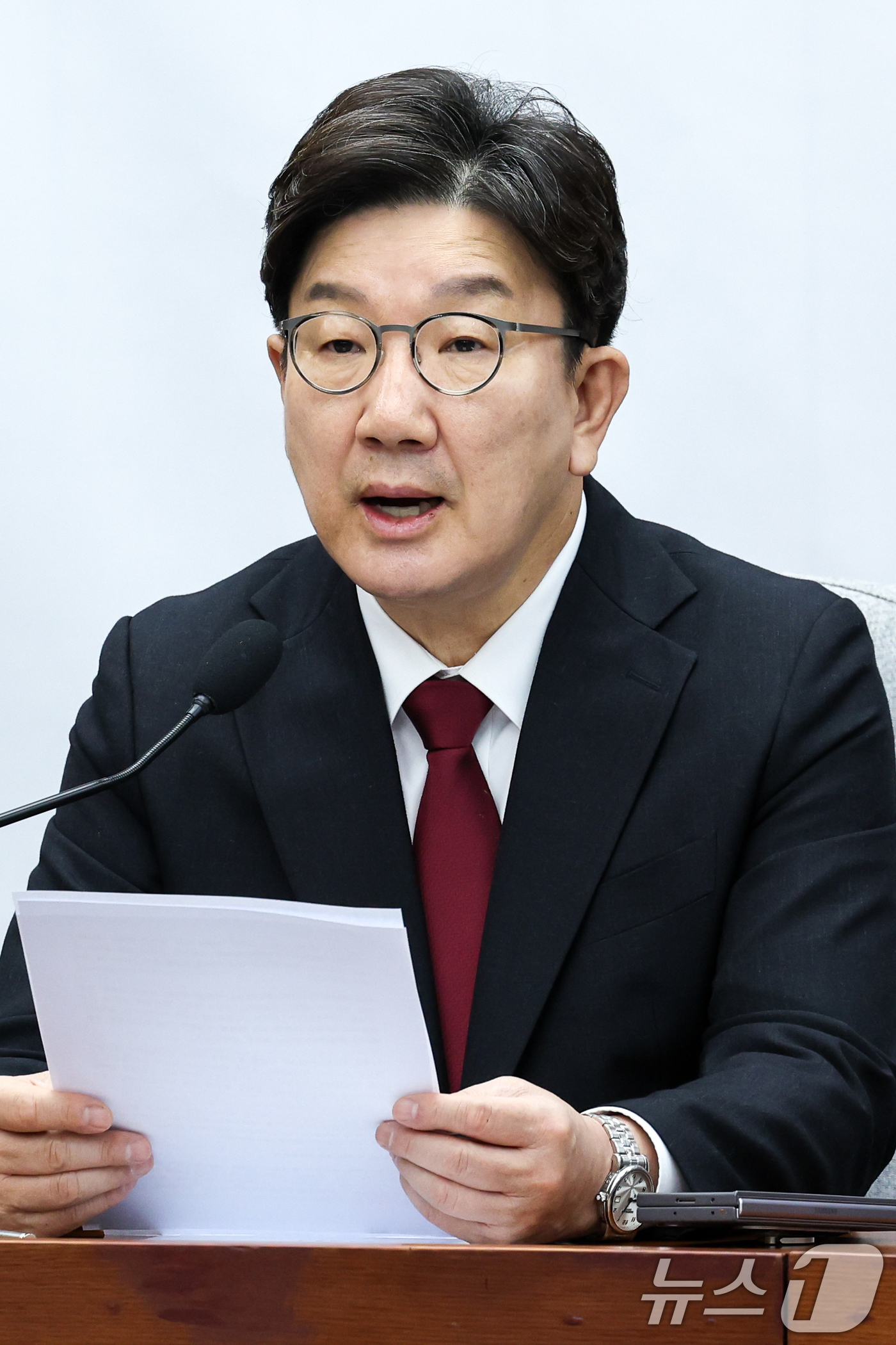 (서울=뉴스1) 안은나 기자 = 권성동 국민의힘 원내대표가 25일 오전 서울 여의도 국회에서 열린 원내대책회의에 참석해 모두 발언하고 있다. 2025.4.25/뉴스1