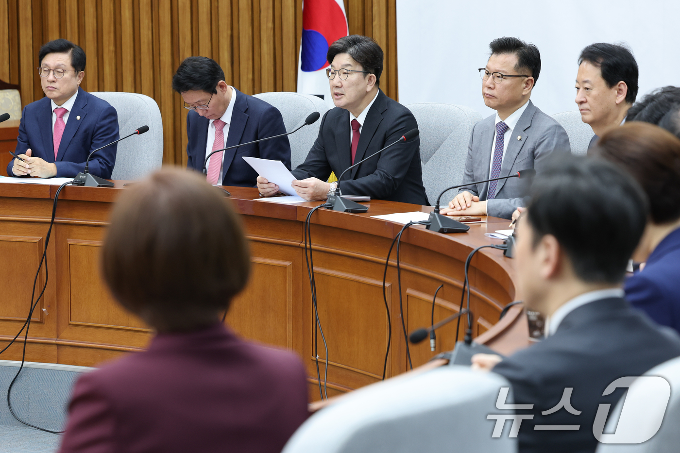 (서울=뉴스1) 안은나 기자 = 권성동 국민의힘 원내대표가 25일 오전 서울 여의도 국회에서 열린 원내대책회의에 참석해 모두 발언하고 있다. 2025.4.25/뉴스1