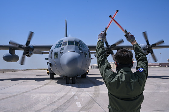 공군 C-130H 수송기 1대, 엔진 결함으로 日 기지에 비상착륙