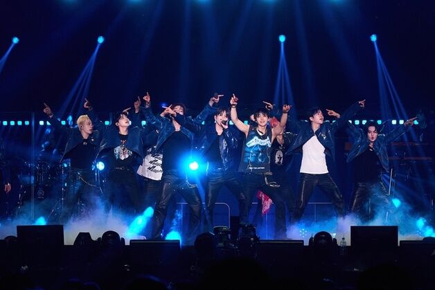 트레저, 일본 팬 콘서트 효고 공연 성황…3만6천팬 열광