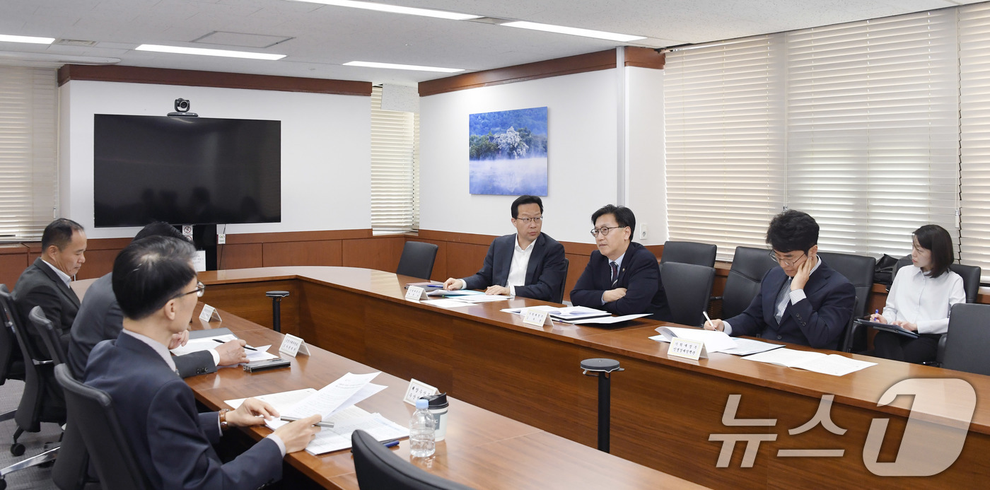 (서울=뉴스1) = 김범석 기획재정부 차관이 25일 서울 종로구 정부서울청사에서 열린 '제44차 물가관계차관회의'를 주재하고 있다. (기획재정부 제공. 재판매 및 DB 금지) 20 …