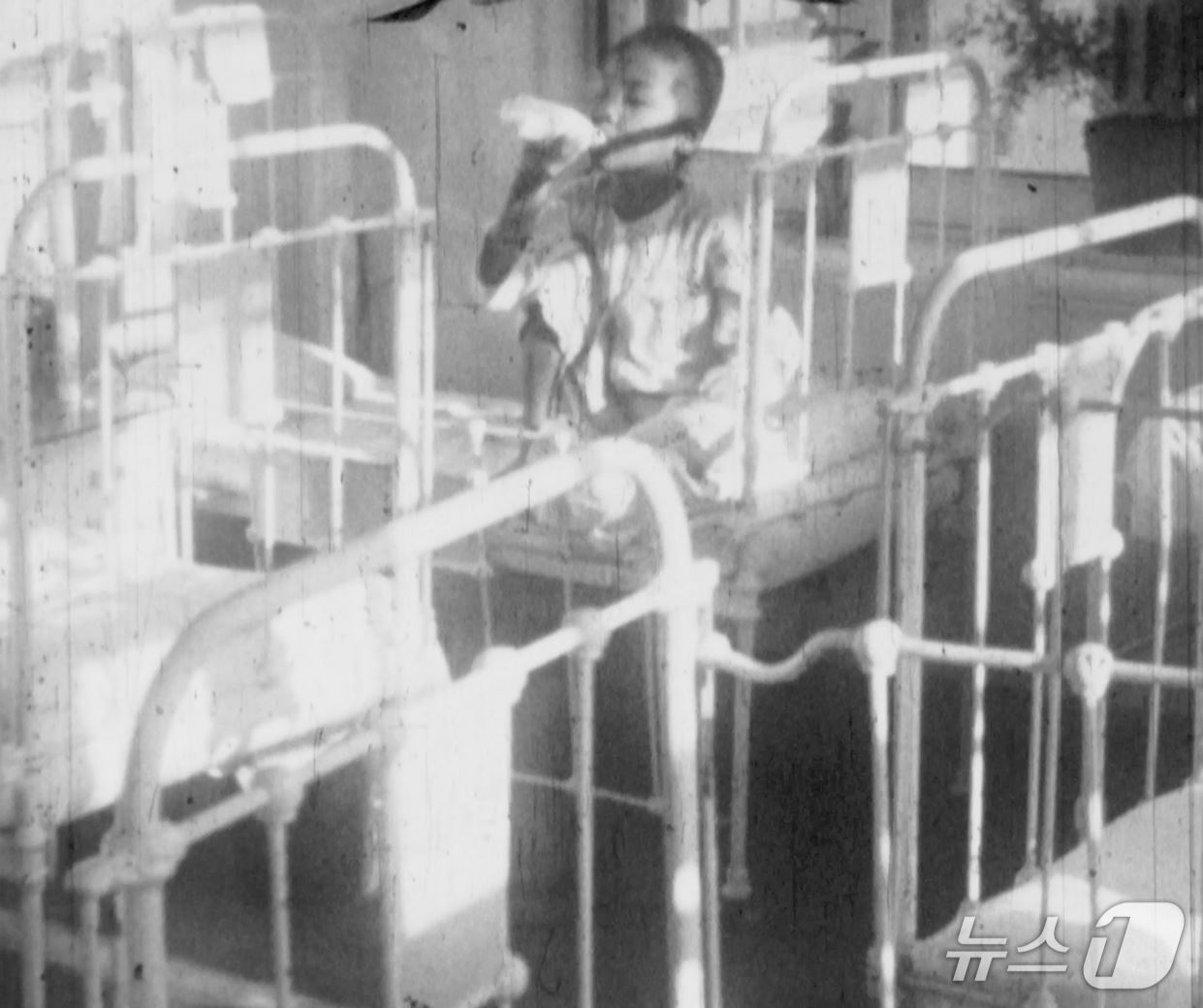 본문 이미지 - 연세대학교 의과대학 동은의학박물관이 세브란스병원의 전신인 제중원 창립 140주년을 맞아 1930년 전후 세브란스병원에서 활동한 의료선교사 노먼 파운드(Norman Found)가 직접 촬영한 희귀 필름 영상을 25일 공개했다.(연세대학교 의과대학 동은의학박물관 제공)