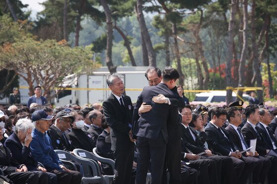한덕수 "국민 마음 하나로 모아 사회 모든 분야서 앞서나가길"