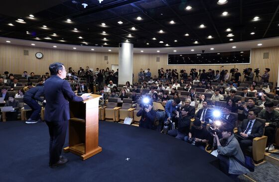 "KISA, SKT 해킹 무마 의혹…신고 시각 40시간 늦게 수정"