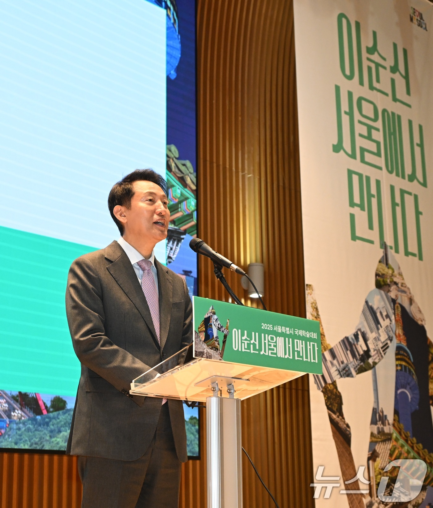 (서울=뉴스1) = 오세훈 서울시장이 25일 서울시청에서 열린 국제학술대회 '이순신 서울에서 만나다' 개회사를 하고 있다. (서울시 제공. 재판매 및 DB 금지) 2025.4.25 …