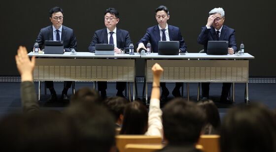 SKT, 해킹사고 일주일만에 사과…모든 고객 유심 무료 교체