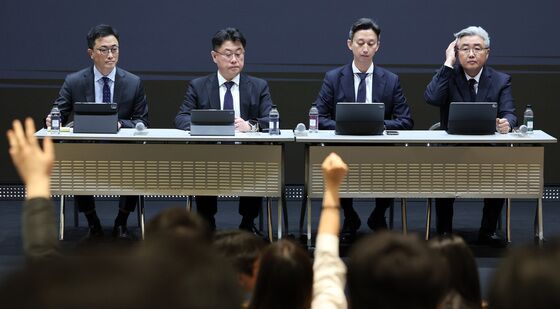 해킹사고 사과하는 SKT '질문 있습니다'