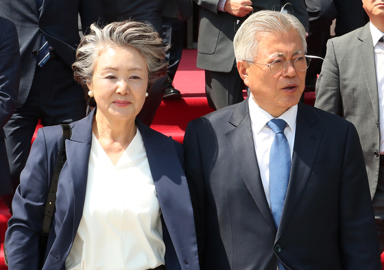 [단독] 검찰 "文, 딸 부부 사회활동 직접 관리…태국 이주정보도 전달"
