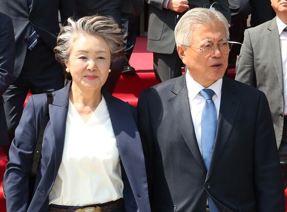 [단독] 검찰 "文, 딸 부부 사회활동 직접 관리…태국 이주정보도 전달"