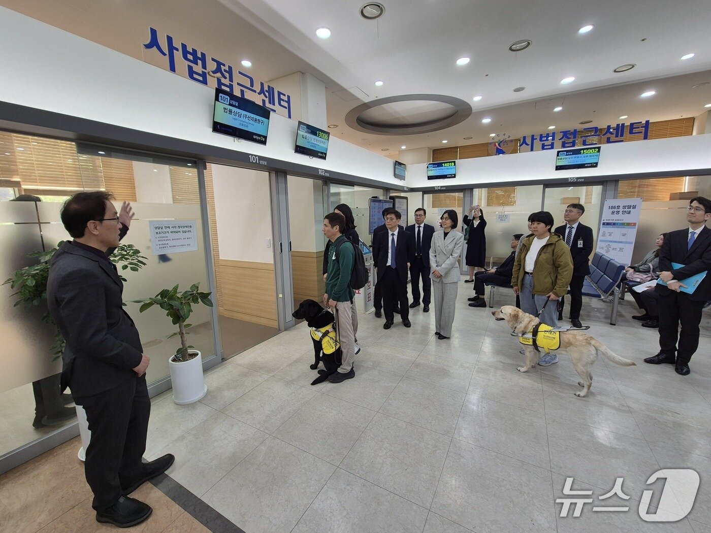 본문 이미지 - 25일 서울남부지법 사법접근센터의 모습. 2025.4.25/뉴스1 ⓒ News1 신윤하 기자