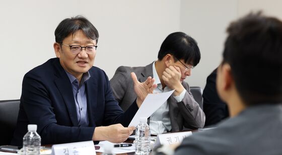간담회 발언하는 권기섭 경사노위 위원장